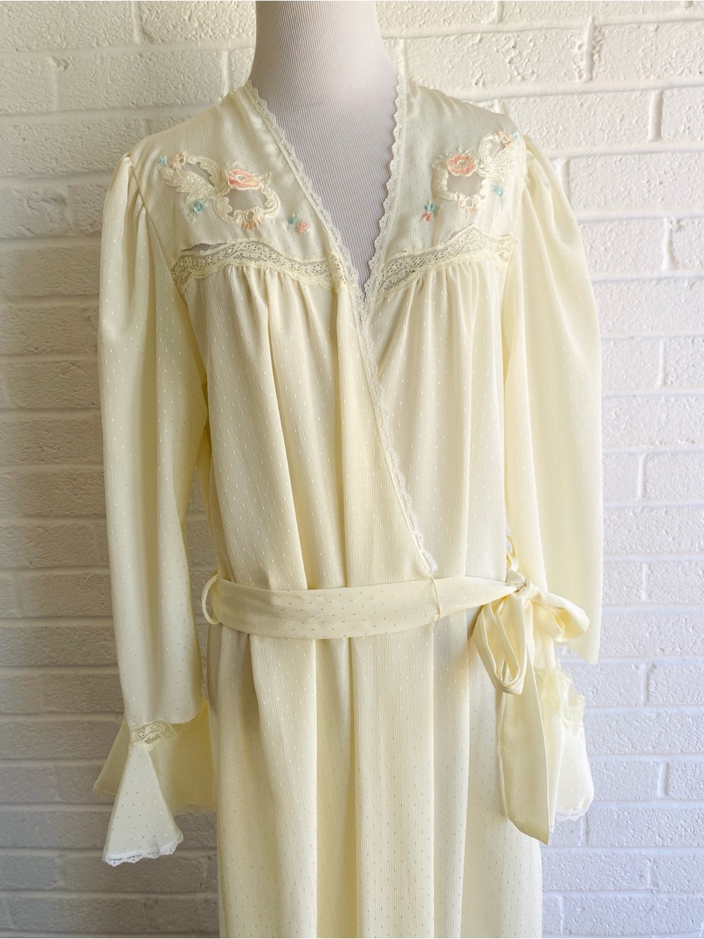Vintage Sara Beth Robe Cream Ivory Medium 1970s Peignoir Wrap Bridal Cottagecore